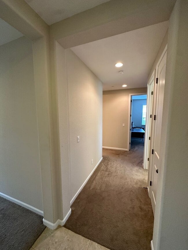 Building Photo - Spacious 4 Bed / 3 Bath Home with Large Covered Patio in Chico