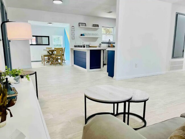 Foto del edificio - 348 Juniper Dr