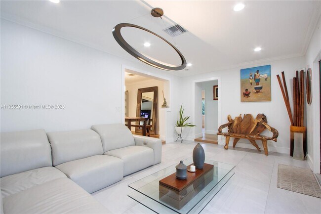 Foto del edificio - 213 NE 43rd St