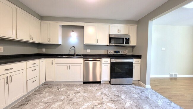 Building Photo - 231 Losson Rd