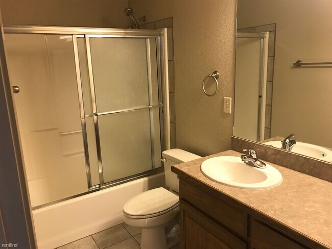 Building Photo - 2 br, 2 bath Triplex - 1501 25th Street B