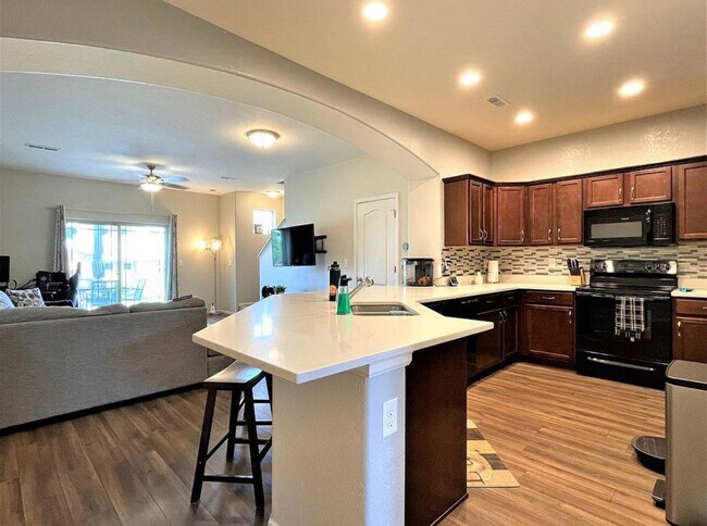 Foto del edificio - 9726 Dexter Ln
