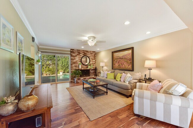 Foto del edificio - 1266 Larch Ave