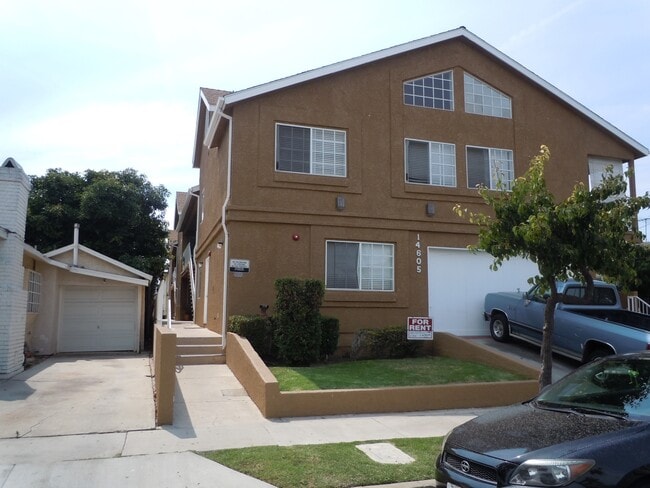 Building Photo - 14605 Osage Ave
