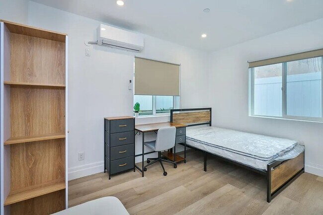 Building Photo - 1258 W 37th Dr