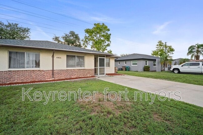 Building Photo - 4406 Santa Barbara Blvd S