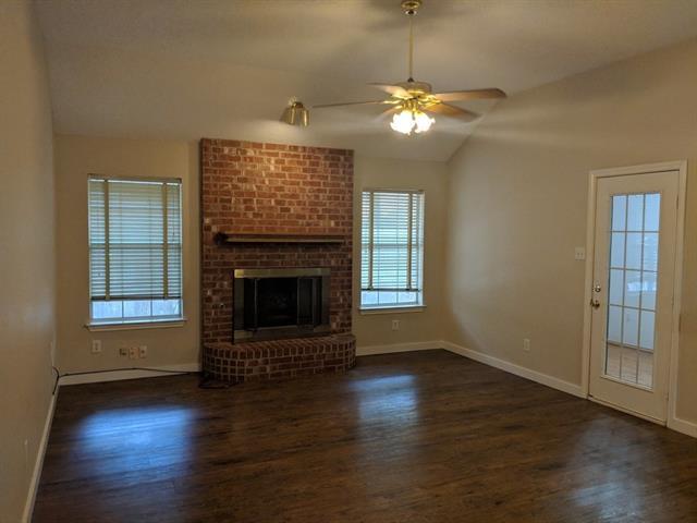 Foto del edificio - 2508 Whispering Oaks