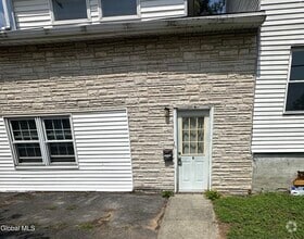Building Photo - 510 Bradford St