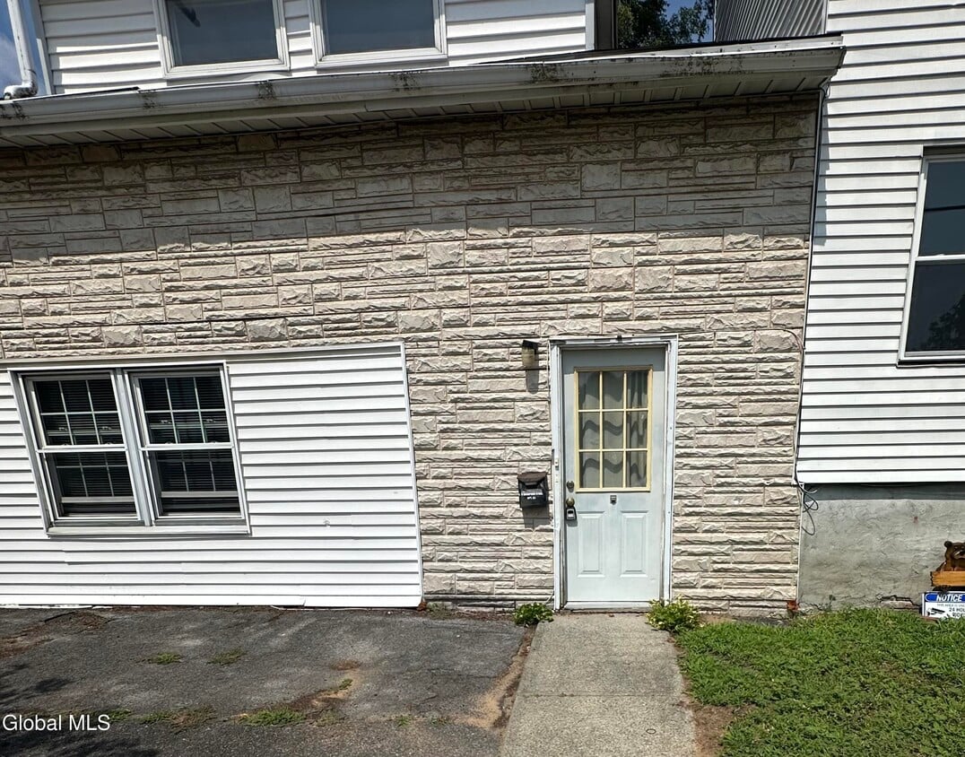 Primary Photo - 510 Bradford St