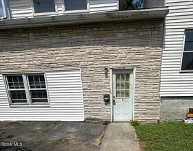 Building Photo - 510 Bradford St