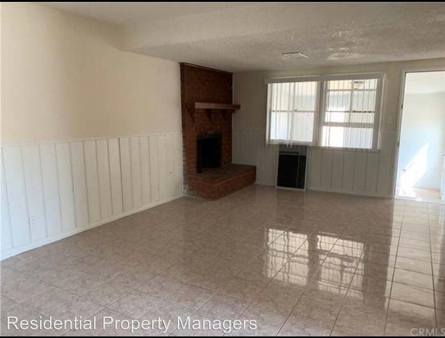 Building Photo - 2 br, 1 bath House - 15188 Slover Ave