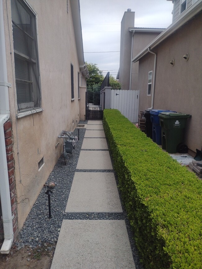 Private Entrance - 2746 Veteran Ave
