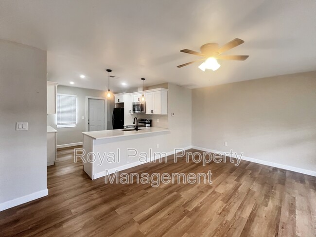 Foto del edificio - 328 Cape Coral Pkwy W