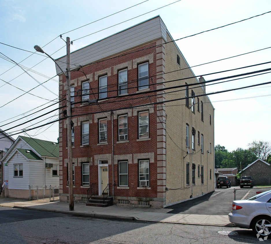 Primary Photo - 234-236 Belmont Ave