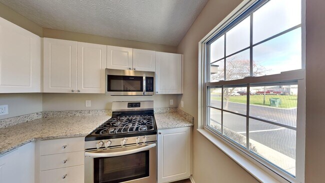 Building Photo - 1621 Holland Dr