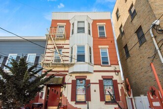 Building Photo - 211 41st St