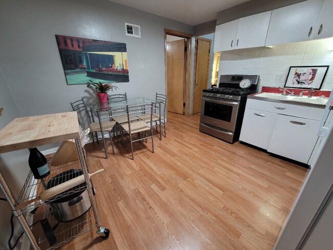 Foto del edificio - 3401 S Howell Ave