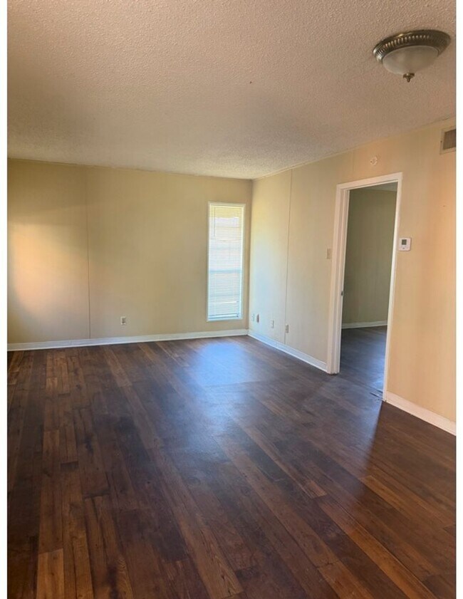 Foto del edificio - 2021 Austin Ave