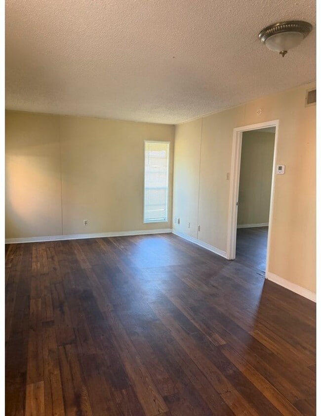 Building Photo - 2021 Austin Ave