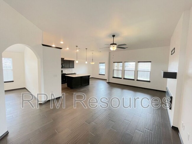 Building Photo - 702 Midland Valley St