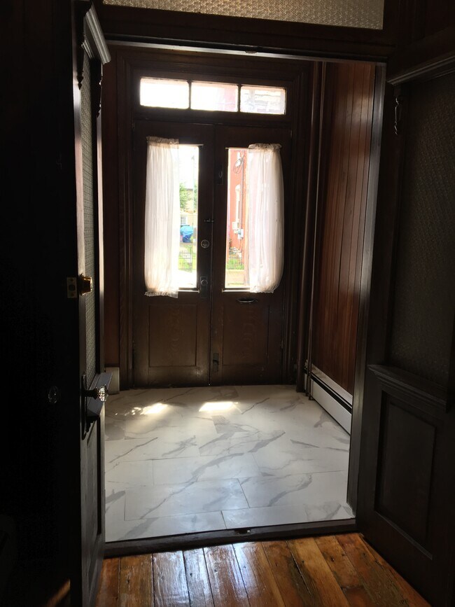 Foto del edificio - 423 E Philadelphia Ave