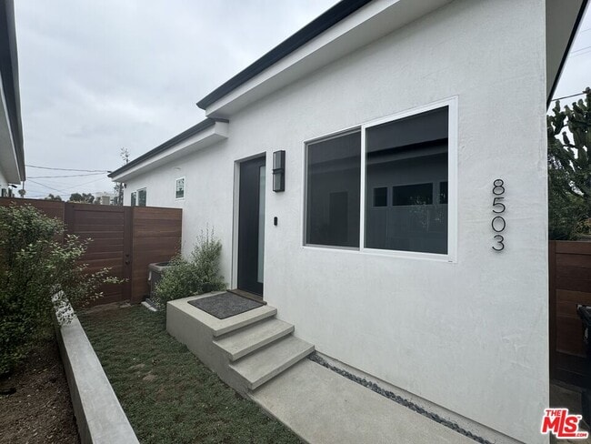 Foto del edificio - 8503 Belford Ave