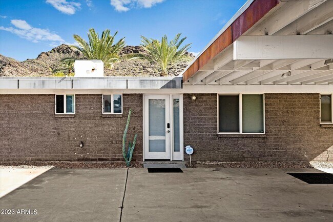 Building Photo - 1201 E Diana Ave