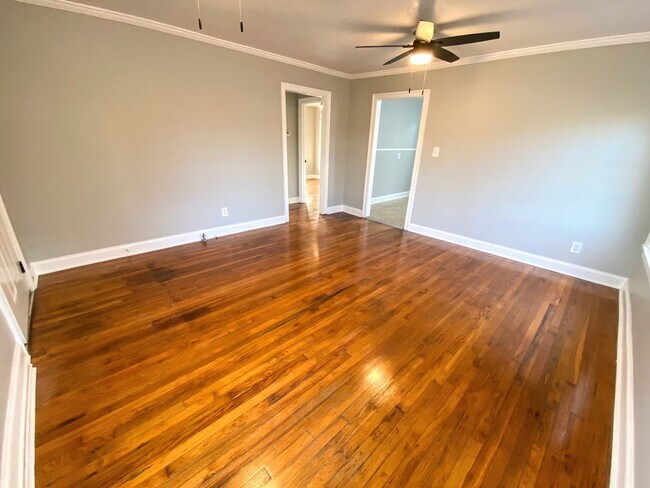 Foto del edificio - Remodeled 2-Bedroom Home with Modern Ameni...