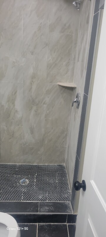 Building Photo - 207 W Laveer St