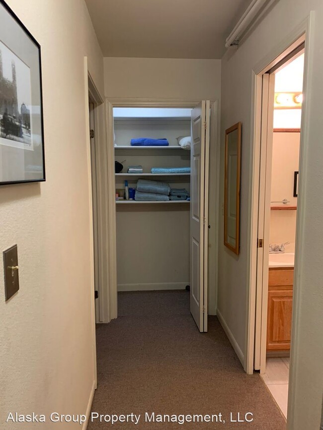 Building Photo - 1 br, 1.5 bath House - 2100 Northstar