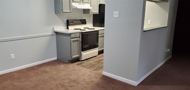 Building Photo - 17331 Red Oak Dr