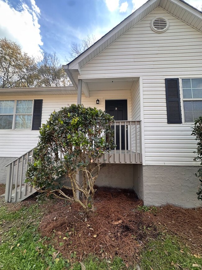 Building Photo - 121 Clyde Dr