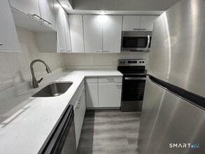 Building Photo - 100 Glenbrook Rd