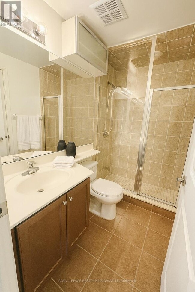 Photo du bâtiment - 80 Absolute Ave