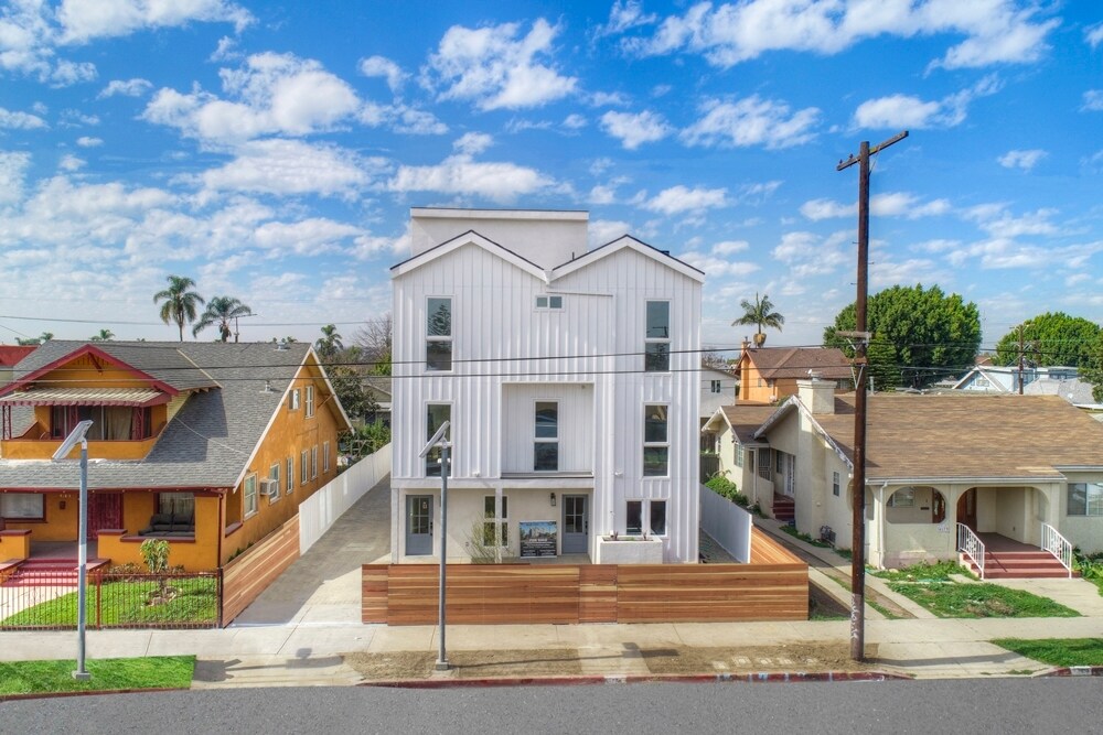 Primary Photo - 4177 S Normandie Ave