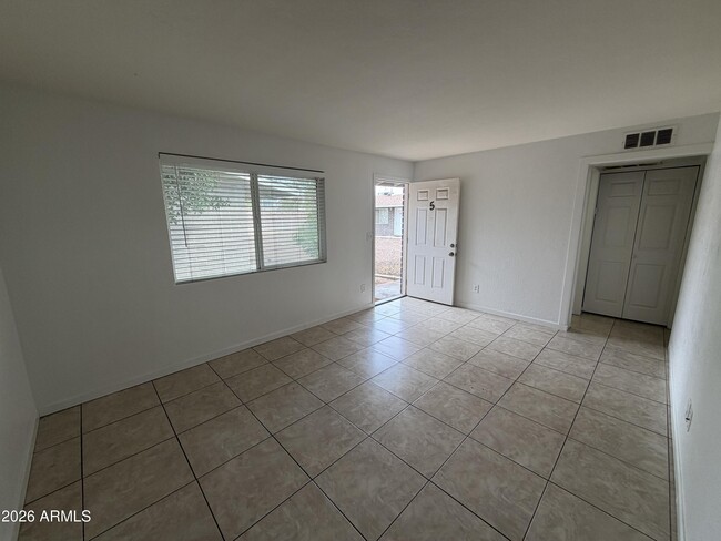 Foto del edificio - 625 E Broadway Rd