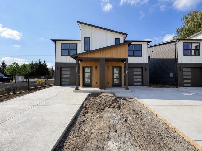Building Photo - 1125 Sally Ln
