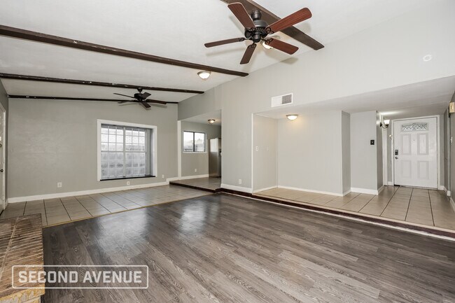 Foto del edificio - 7525 Ashcrest Ln