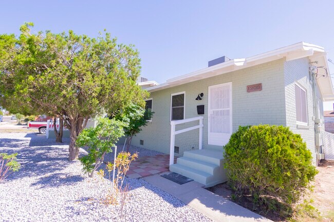Frente - 1200 Chadbourne St