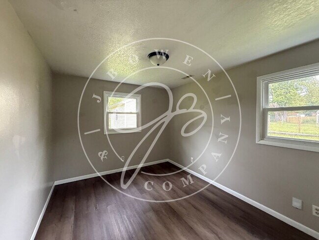 Foto del edificio - 3-Bedroom South Toledo Home with 2 Full Ba...