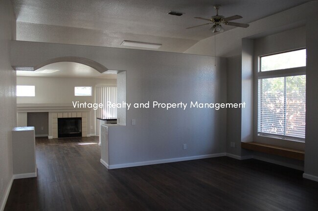 Foto del edificio - Recently Updated 3 Bedroom Home That Is Ready To Go!!!