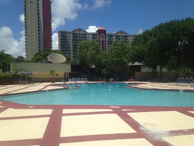 Foto del edificio - 17021 N Bay Rd