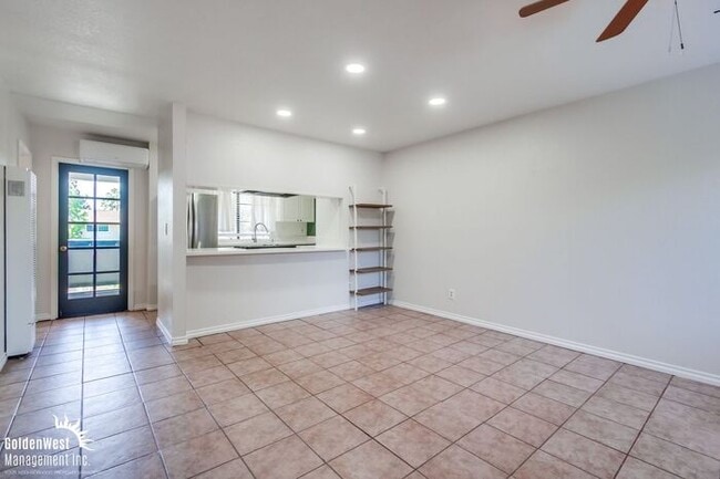 Building Photo - Updated 2Bdm 2Ba Condo in Windsor Chalet C...