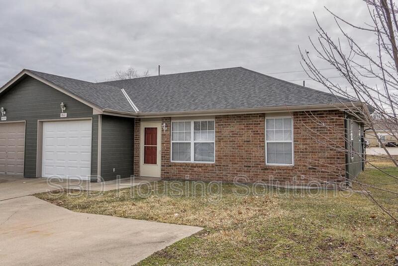 811 Broadway St, Grain Valley, MO 64029 House Rental in Grain Valley