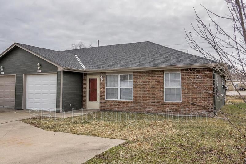811 Broadway St, Grain Valley, MO 64029 House Rental in Grain Valley, MO