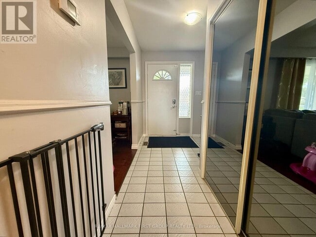 Building Photo - 906 Cecylia Ct