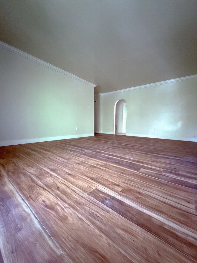 Foto del edificio - 625 N Flores St