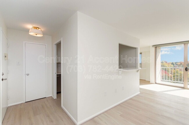 Building Photo - 2500 N Van Dorn St