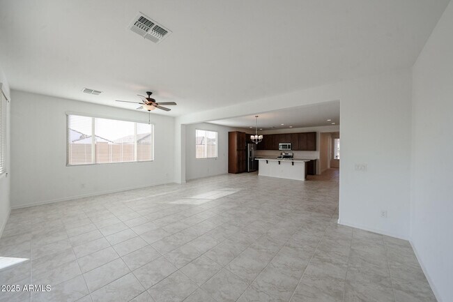 Building Photo - 14831 W Cottontail Ln