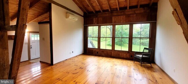 Foto del edificio - 4989 Valley Park Rd